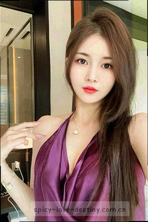 《辣妹上司有点甜》海报，加班夜里的热可可